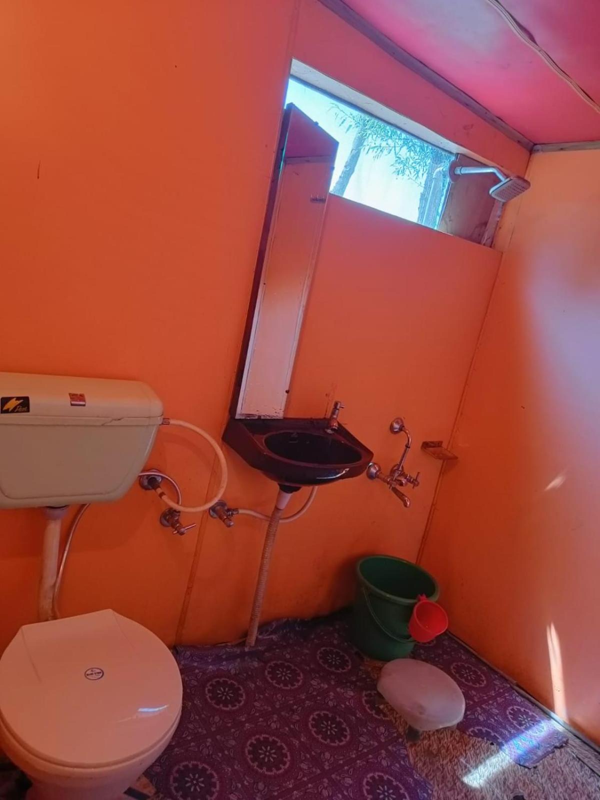 Hotel Island Srīnagar 외부 사진