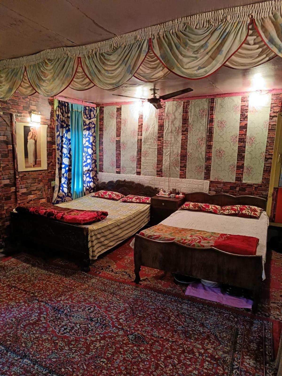 Hotel Island Srīnagar 외부 사진
